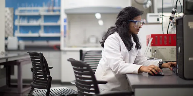 Biochemistry and molecular biology masters student running DNA gel electrophoresis in a university of Kansas molecular biology lab