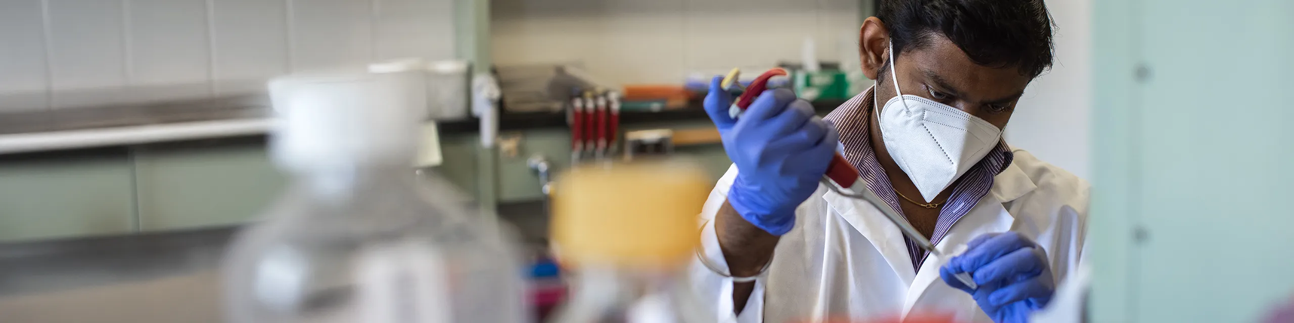Doctor of cancer biology student at KU analyzing tumor samples via single-cell sequencing in a cancer research lab
